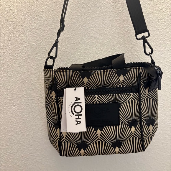 ALOHA Collection Black and White Graphic Tote - Picture 4 of 6